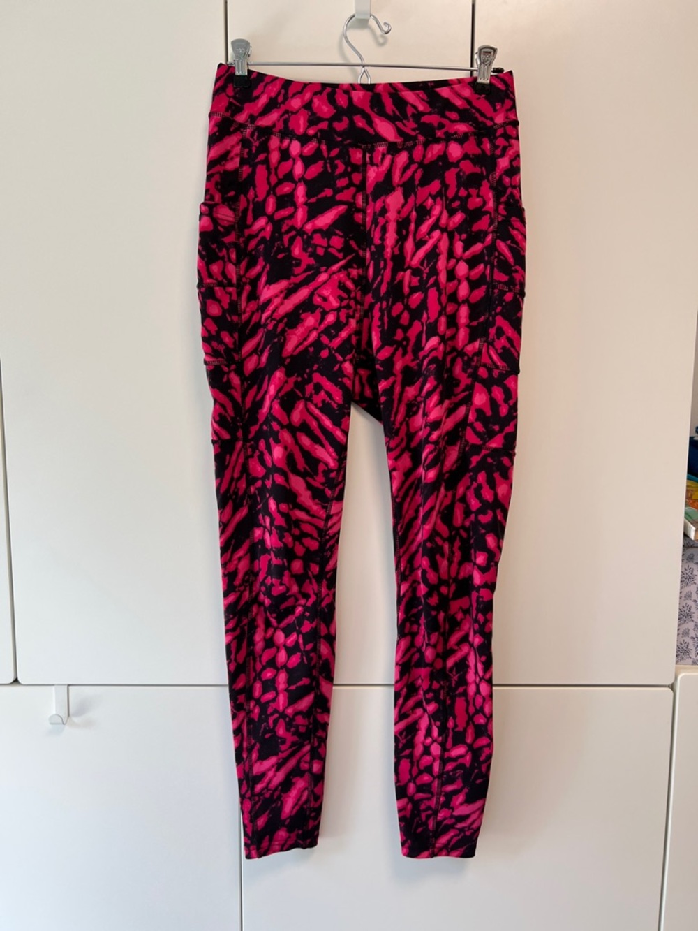 POP Fit Hot Pink and Black Abstract Print Leggings with POCKETS! Size L